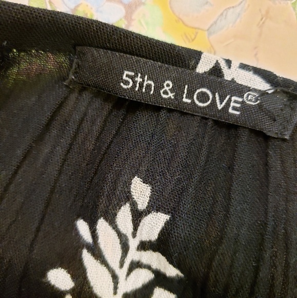 5th and Love Black and White Flower Dress - Picture 3 of 8